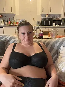 poppyshaw_ (F young) - Gag on Dildo 😛