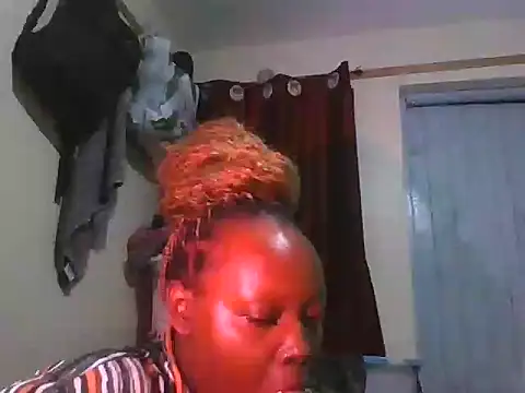 sweetbootty03 live cam on StripChat