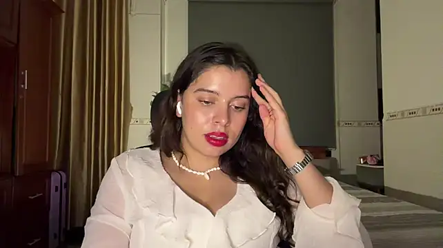 KayleneLoukanis live cam on StripChat