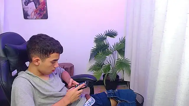 leandrocum18 webcam