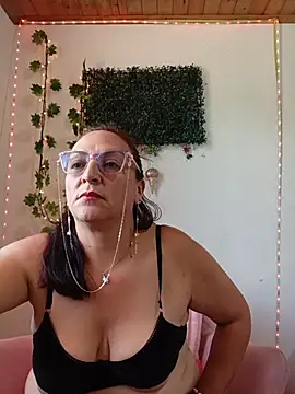 dangerous_milf live cam on StripChat