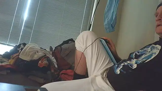 overmydadbody222 live cam preview