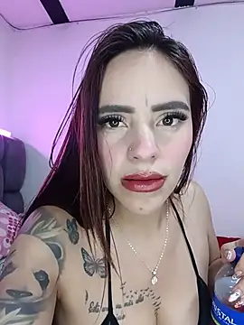 scaarletth15 live cam on StripChat