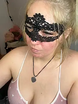 -CurvySecret- live cam on StripChat