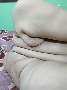 tamil-mayasri (F milf) - boobs oil