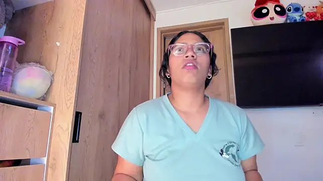 Vickyy30_ live cam on StripChat