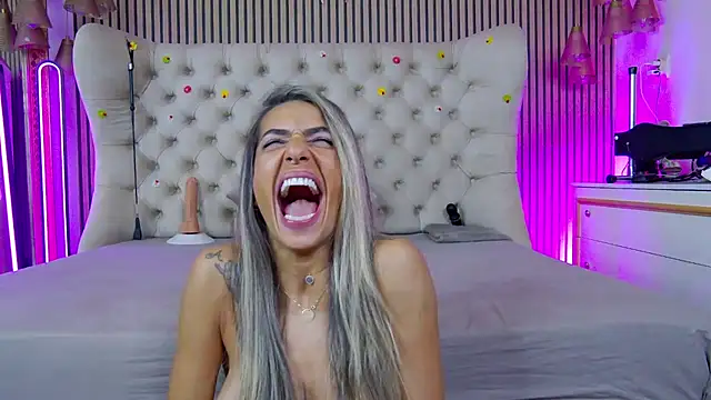 PlayfulShow live cam on StripChat