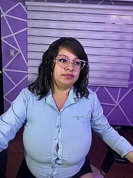 MiiaaJoness live cam on StripChat