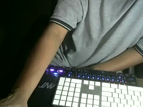 yoursjohnnysins live cam on StripChat