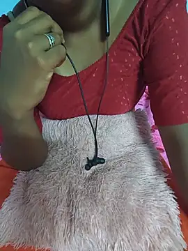 Moniqueen1 live cam on StripChat