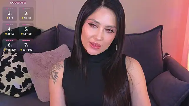CarolineGuthrie live cam on StripChat
