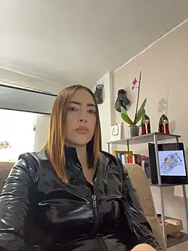 julieta_misstres live cam on StripChat