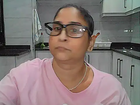 Indiankushy live cam on StripChat