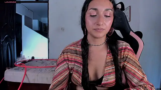 adrena_10 live cam on StripChat