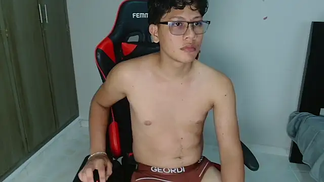 mikertorres (M twink) - remove an article of clothing
