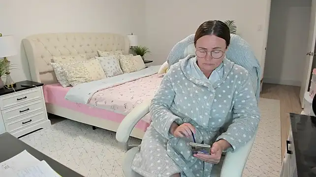 Vika73 live cam