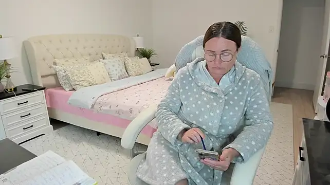 Vika73 live cam