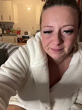 poppyshaw_ (F young) - Gag on Dildo 😛