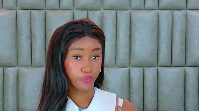 TylaWest live cam on StripChat