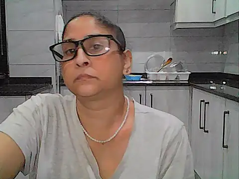 Indiankushy live cam on StripChat