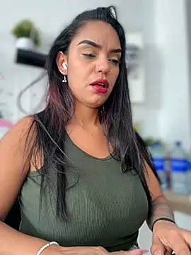 Sara-77 live sex cam