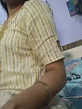 indiandesilive live cam on StripChat
