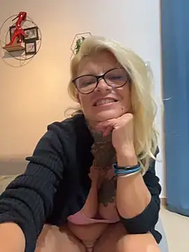 Solara_Vee live cam preview