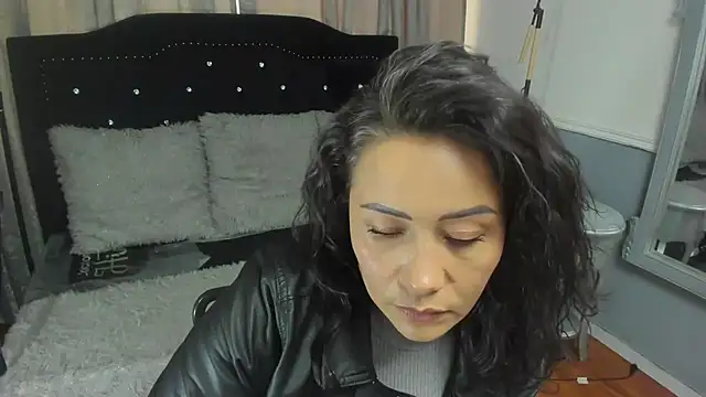 gaby_trent live cam on StripChat