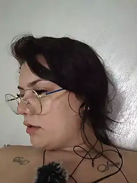 Lady-Nora webcam