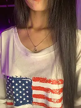 Nhinhi18 live cam on StripChat