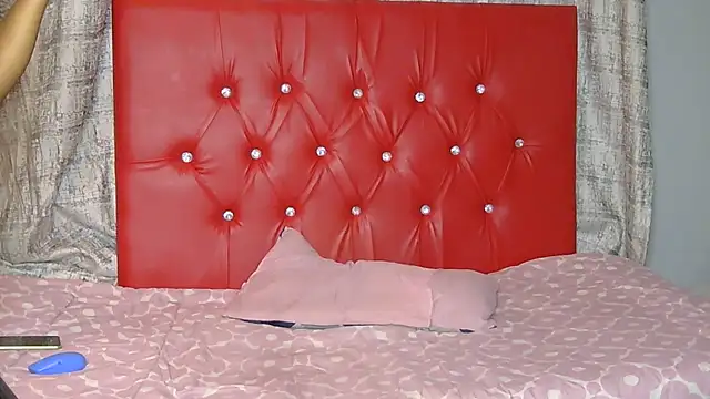 FreakSlimBunny live cam on StripChat