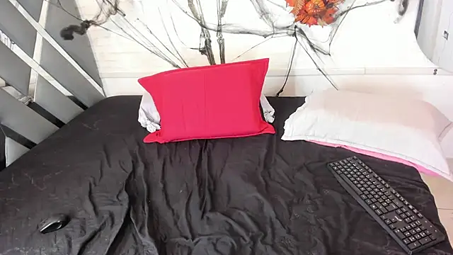 Milf_Lucy69 live cam on StripChat