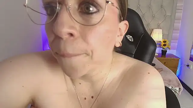 Emely_CaroFg live sex cam