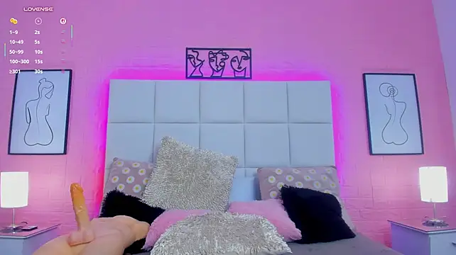 charlotte_kisss live cam on StripChat