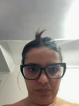 selena_foxy live cam on StripChat