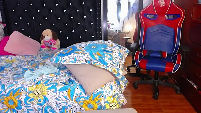 BellaKarla live cam on StripChat