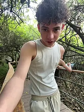 yoursexyjose's live room