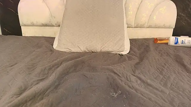 kissme_luna live cam on StripChat