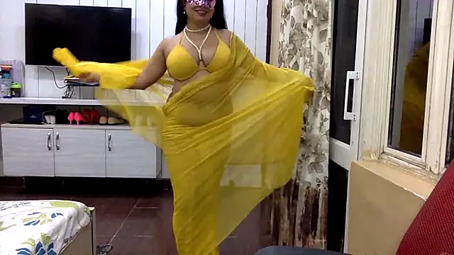 yourradhika live cam on StripChat