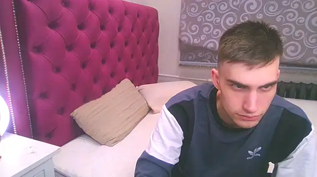 DeanWilde live cam on StripChat