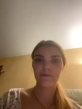 FlirtyLolaa live cam on StripChat