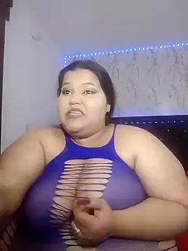 magda_curvy2324 live cam on StripChat