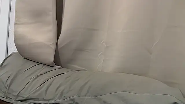 HoleBreeder live cam on StripChat