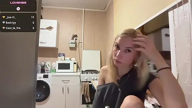 AngelJeni live cam on StripChat