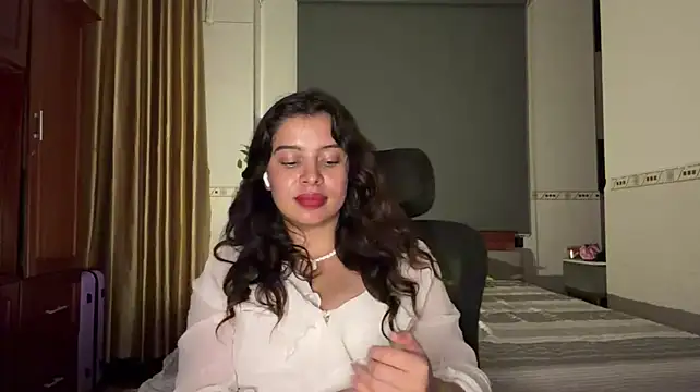 KayleneLoukanis live cam on StripChat