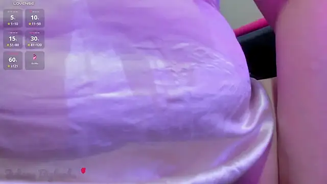 Juliana_bigboobs live cam on StripChat
