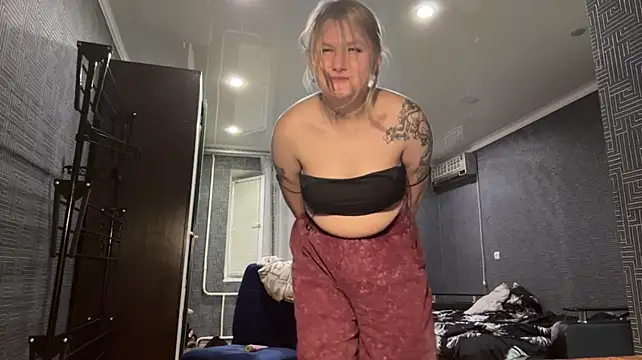 EvelyneSalado live cam on StripChat