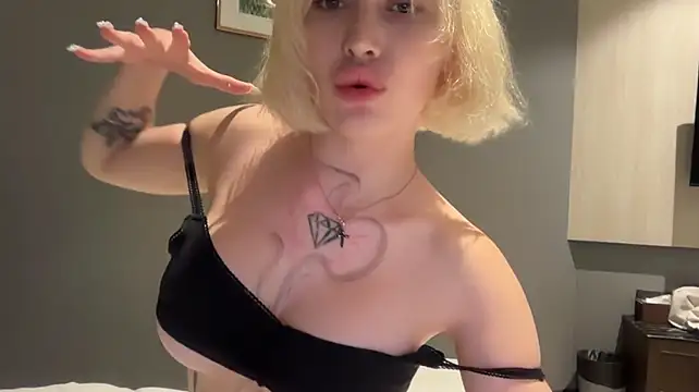 Golden_Aline webcam