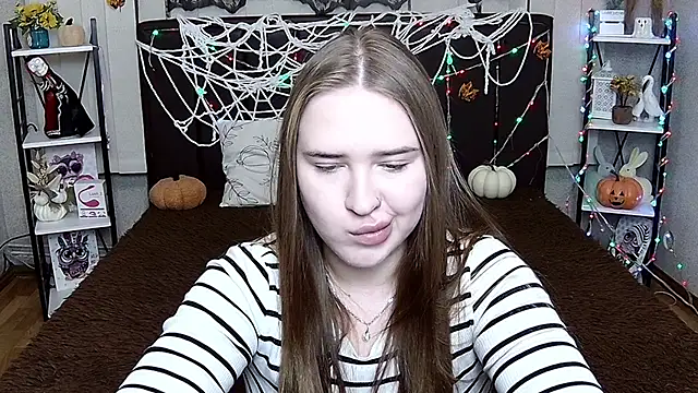 LauraHlot webcam