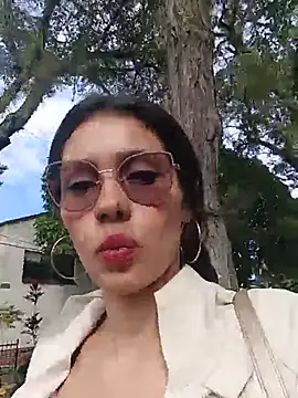 Alebabyhot live cam on StripChat